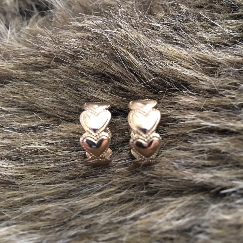 Vintage 50s gold tone heart screw back earrings